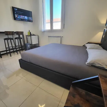 5 Min Stazione - 4 Piano Senza Ascensore 3*