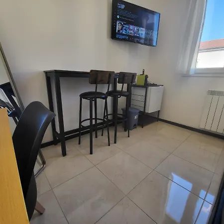 5 Min Stazione - 4 Piano Senza Ascensore Pensionat 3*
