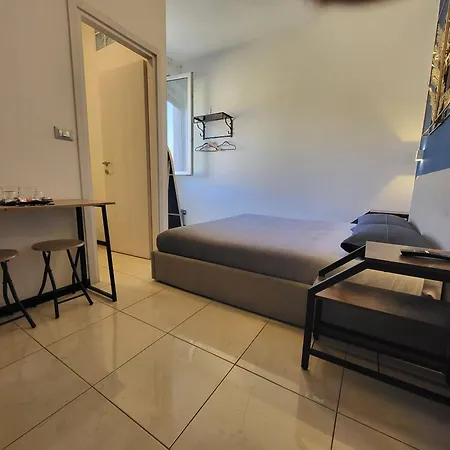 5 Min Stazione - 4 Piano Senza Ascensore Gasthof 3*