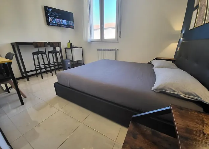 5 Min Stazione - 4 Piano Senza Ascensore 3*