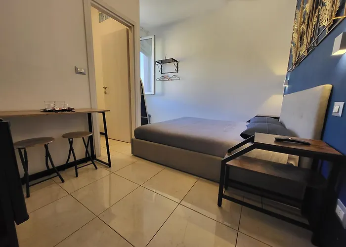 5 Min Stazione - 4 Piano Senza Ascensore 게스트하우스 3*