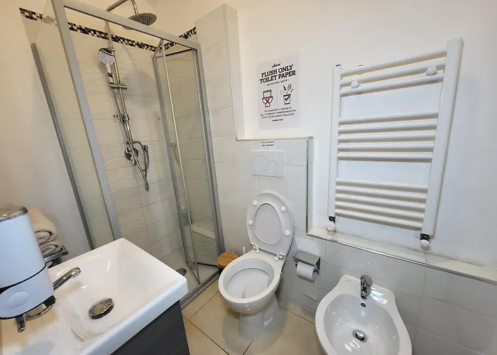 5 Min Stazione - 4 Piano Senza Ascensore 3* 볼로냐